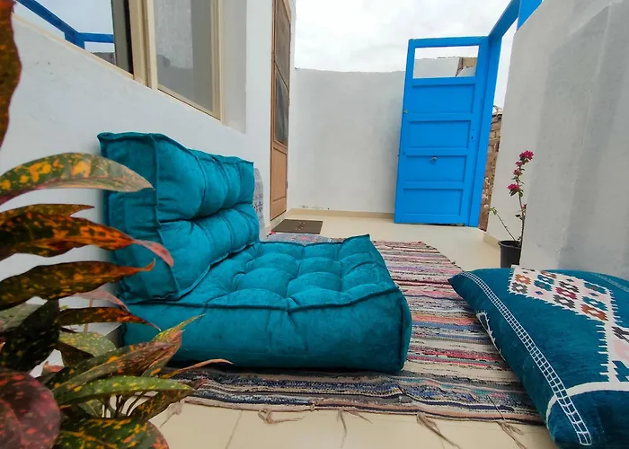 Behind The Blue Door Апартаменты *